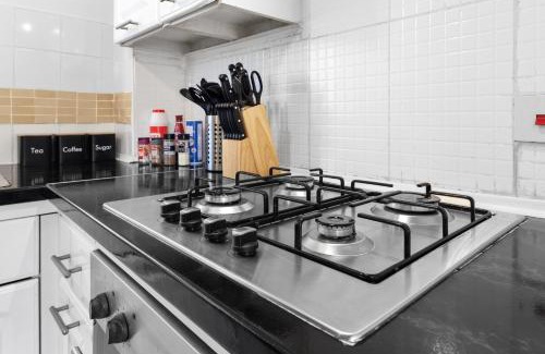 Watford Apartment | Watford Cozy Full Home - Perfect for Harry Potter Studios!