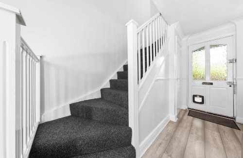 Watford Apartment | Watford Cozy Full Home - Perfect for Harry Potter Studios!