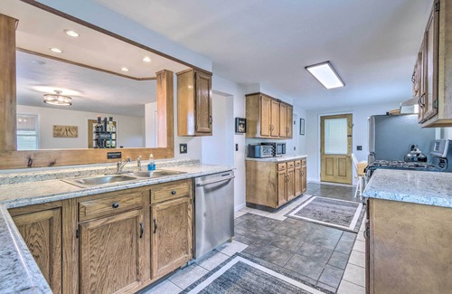 Watkins Glen House | Watkins Glen Lakeview Cottage w/Waterfall!