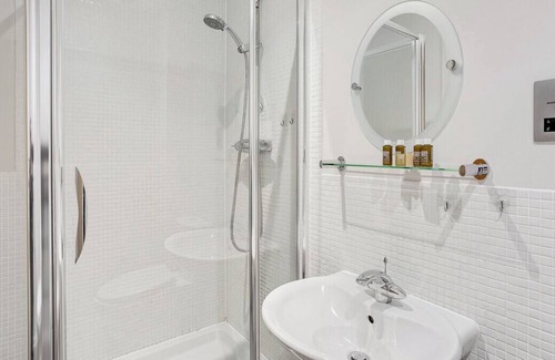 Bread Street Apartment | Watling Street Residence 2