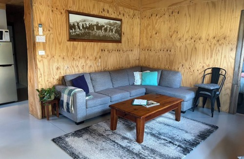 Wattle Bank House | Wattle Bank Retreat - Farmstay/B&B