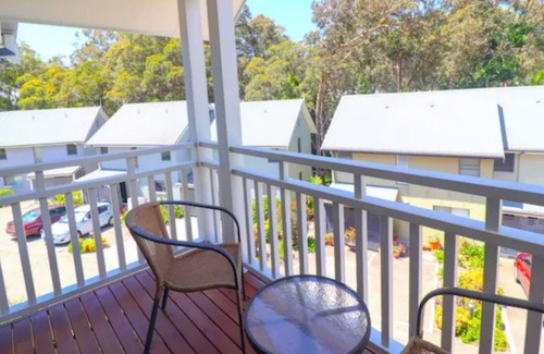Cams Wharf Villa | Wattlebird Treetop Townhouse