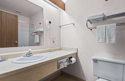 Wautoma Hotel | Wautoma Inn by OYO Near Airport WI 73