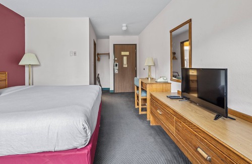 Wautoma Hotel | Wautoma Inn by OYO Near Airport WI 73