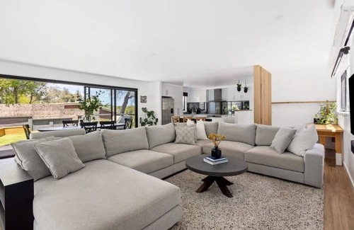 Rye House | Wave Haus Rye -spacious house with spa