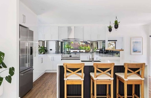 Rye House | Wave Haus Rye -spacious house with spa