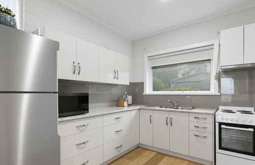 Christies Beach Apartment | Wave N Sea Shore by Wine Coast Holiday Rentals - Ground floor residence with unbeatable ocean views