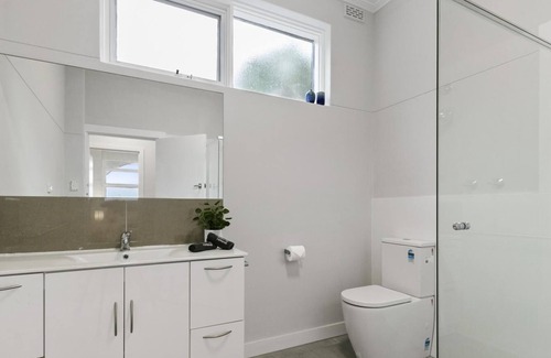 Christies Beach Apartment | Wave N Sea Shore by Wine Coast Holiday Rentals - Ground floor residence with unbeatable ocean views
