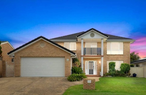 Caves Beach House | Wave Song - minutes to the shore
