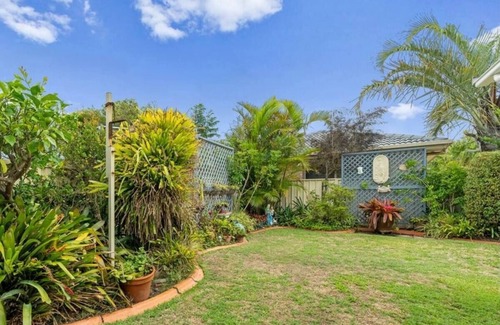 Caves Beach House | Wave Song - minutes to the shore