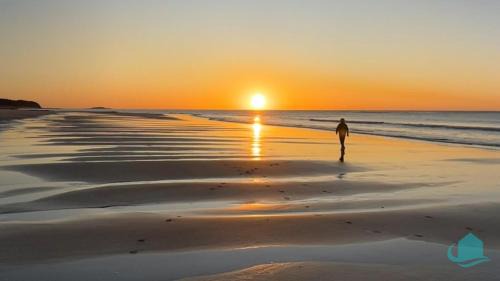 Caves Beach House | Wave Song - minutes to the shore