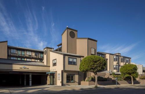Lighthouse District Hotel | Wave Street Inn