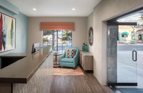 Lighthouse District Hotel | Wave Street Inn