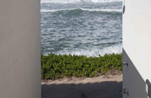 Kokkini Chani Apartment | Wave Suite By the Sea