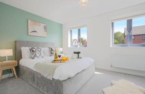 Wavendon House | Wavendon Retreat - Sleeps 6 - Driveway Parking, Self-Check-In, Fast Wifi and Smart TV by YOKO PROPERTY