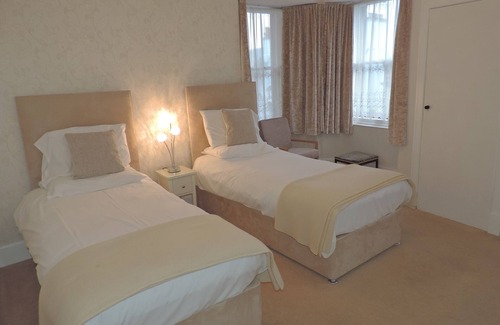 Nairn Bed & Breakfast | Waverley Hotel