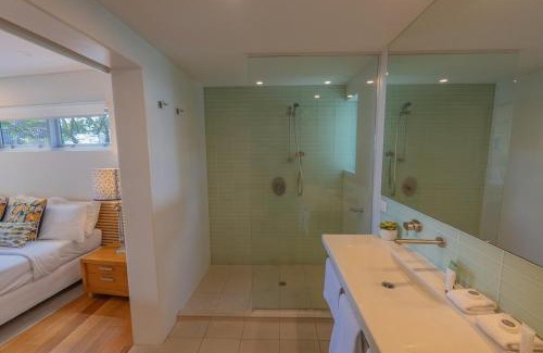 Point Lookout Apartment | Waves 12 - Beachfront & Pool