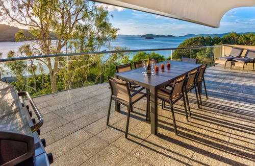 Hamilton Island Apartment | Waves 6 Four Bedroom Breathtaking Ocean Views Central Location And Buggy