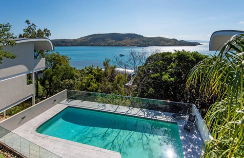 Hamilton Island Apartment | Waves 6 Four Bedroom Breathtaking Ocean Views Central Location And Buggy