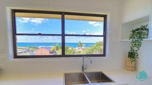 Caves Beach House | Waves at Caves