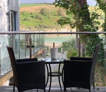 Maenporth Apartment | Waves at The Beach House