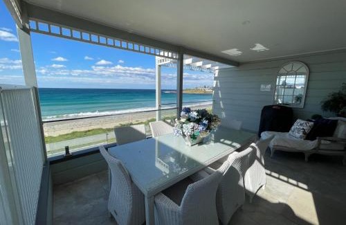 Warilla House | Waves at Warilla