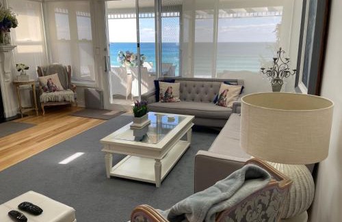 Warilla House | Waves at Warilla