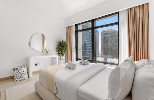 Dubai Production City Apartment | Waves- Cozy 1BR Lakefront Stay in JLT