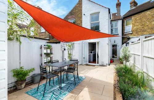Whitstable House | Waves End - Whitstable