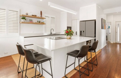 Narrabeen House | Waves, Sand & Surf - Seconds to the Beach