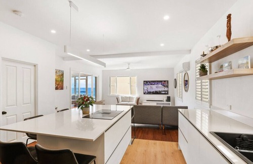 Narrabeen Apartment | Waves, Sand & Surf - Seconds to Beach