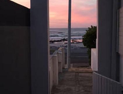 Melkbosstrand Apartment | Wavey Beach Room