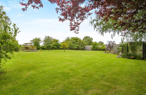 Holme House | Waxwings - Two Bedroom House, Sleeps 4