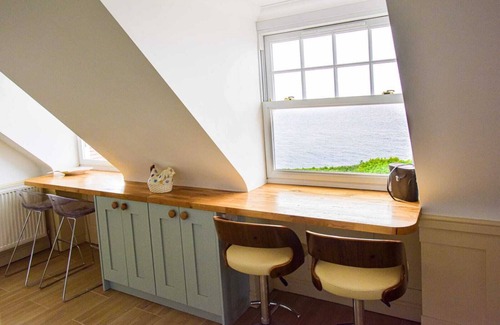 Broadstairs Apartment | WAYFARERS REST Amazing sea view! Private estate on seafront.
