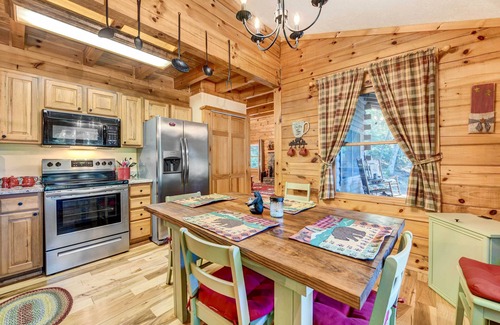 Waynesville Cabin | Waynesville Cabin w/Covered Deck & Fire Pit!