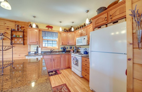 Settlers Ridge Cabin | Waynesville Vacation Rental w/Mountain Views!