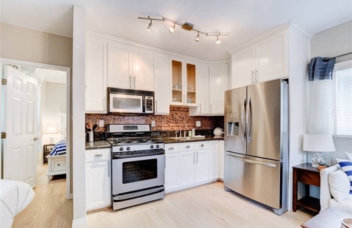 Ocean Beach Cottage | Waypoint Cottage, one block from the beach!