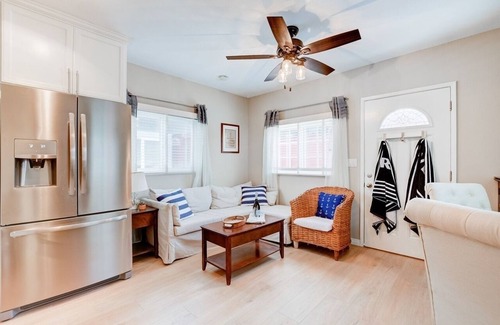 Ocean Beach Cottage | Waypoint Cottage, one block from the beach!