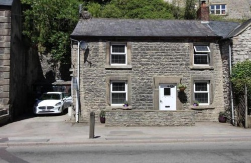 Stoney Middleton House | Wayside, 3 bedroom Peak District Cottage with EV parking