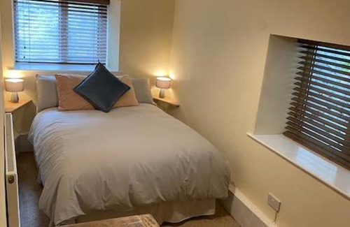 Stoney Middleton House | Wayside, 3 bedroom Peak District Cottage with EV parking