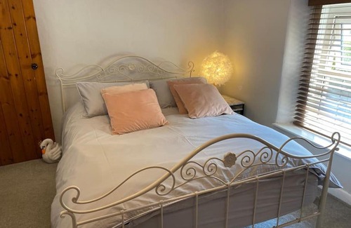 Stoney Middleton House | Wayside, 3 bedroom Peak District Cottage with EV parking