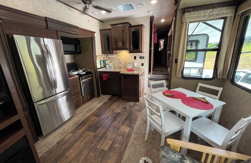 Sylva House | “WCU Glamper” 2-bedroom RV one mile from Western Carolina University