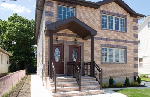 Queens House | We have beautiful, serene environment for your comfort.