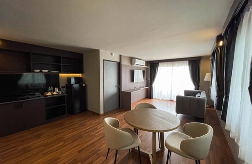 Ramkhamhaeng Hotel | We Hotel
