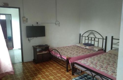 Kampung Semut Api House | weaayah guesthouse