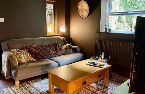 Frome House | Weaver’s Cottage in Central Frome