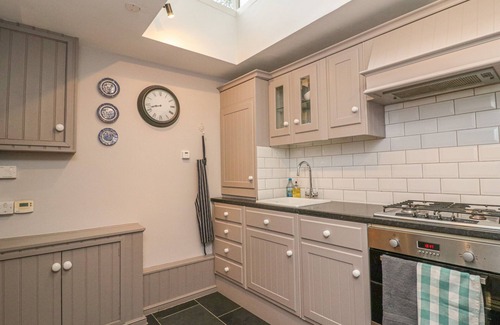 Nailsworth Cottage | WEAVERS COTTAGE, pet friendly, with open fire in Nailsworth