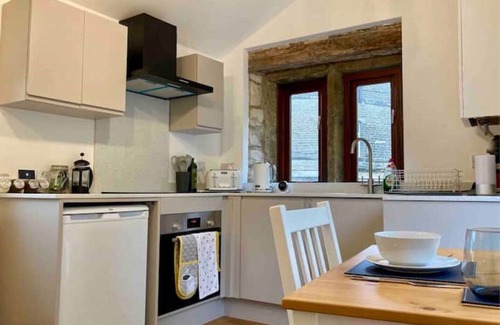 Honley Cottage | Weaver’s Den, a cosy countryside retreat