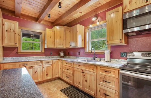 Taylorsville Cabin | Weaverville Cabin + Mini Cabins w/HOT TUB + Fire on 50 Acres!