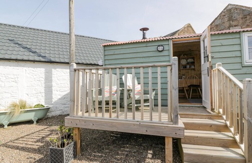 Maidens Cottage | WEE BEACH HUT, romantic, country holiday cottage in Maidens